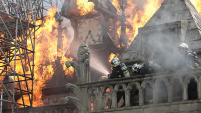 Notre-Dame on Fire - Notre-Dame brûle