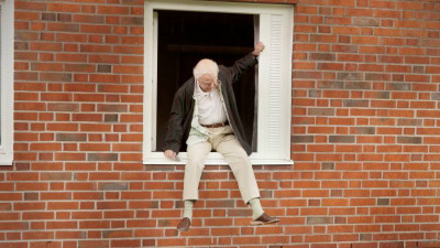 Ông Trăm Tuổi Trèo Qua Cửa Sổ Và Biến Mất - The 100 Year-Old Man Who Climbed Out the Window and Disappeared