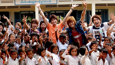 Tuy không thể thay đổi thế giới, chúng tôi muốn xây một trường học ở Campuchia - We Can't Change the World. But, We Wanna Build a School in Cambodia.